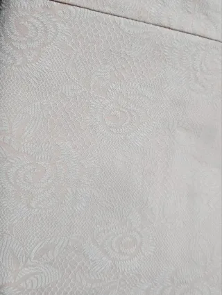 Pantalón pitillo estampado floral rosa