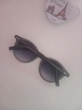 Montura de gafas, los cristales están graduados