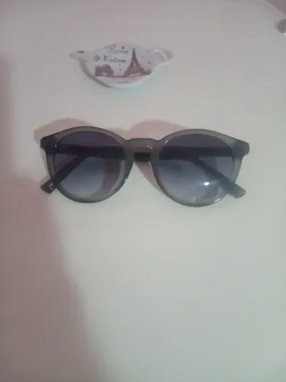 Montura de gafas, los cristales están graduados