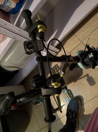 Bicicleta infantil con ruedines