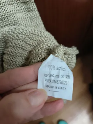 Blusa tejida beige con encaje