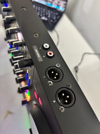 Controlador DJ Traktor Kontrol S3