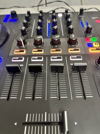 Controlador DJ Traktor Kontrol S3