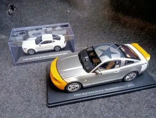 2 ford mustang 1:43 y 1:24
