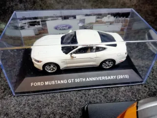 2 ford mustang 1:43 y 1:24