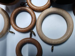 Lote Soportes y Anillas Madera Cortina
