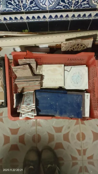 Plintos de azulejos azules