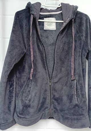 Sudadera Etam gris peluda con capucha