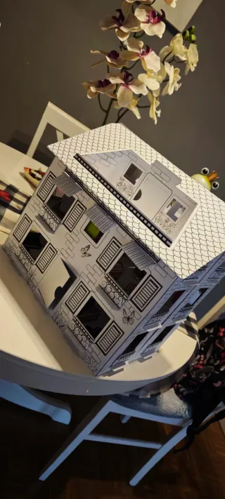 Casa de muñecas de cartón para pintar