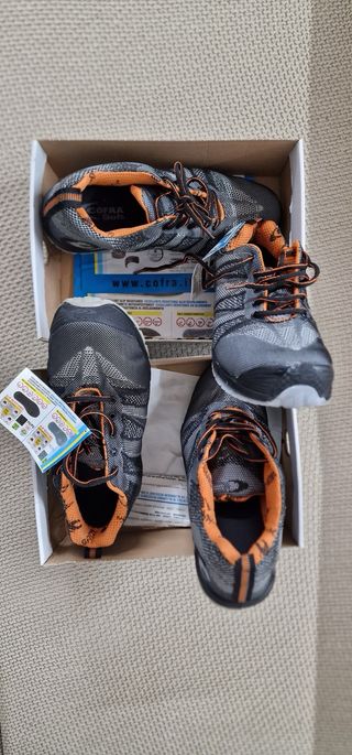 Zapatos seguridad T 44