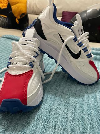 Zapatilla Nike Blanca Roja Azul