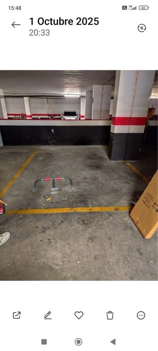 Plaza de garaje con candado en barrio del cristo