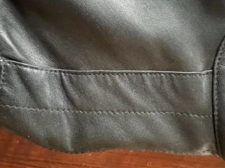 Cazadora de piel negra