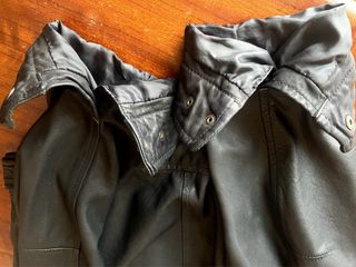 Cazadora de piel negra