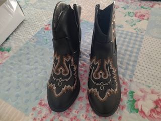 Rebajas: Botines cowboy tacón medio negros