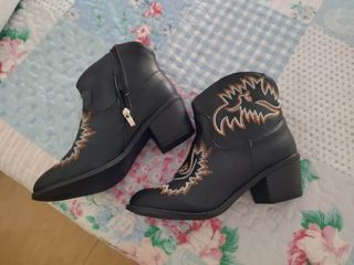 Rebajas: Botines cowboy tacón medio negros