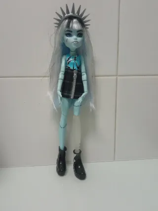 Muñeca Monster High con Armario Ataúd