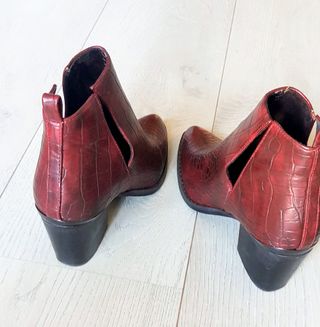 Botines Corina burdeos efecto piel