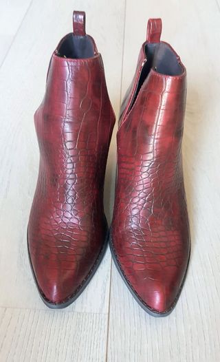 Botines Corina burdeos efecto piel