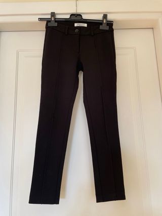 Pantaloni neri eleganti con riga stile ufficio