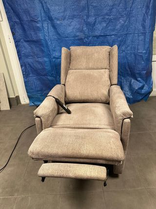 Sillón elevable con ruedas beige