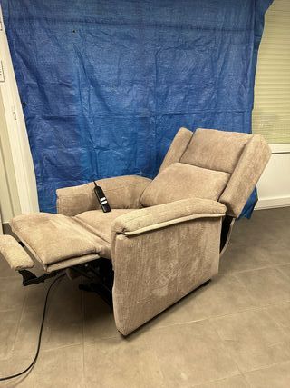 Sillón elevable con ruedas beige