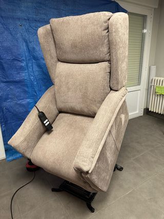 Sillón elevable con ruedas beige
