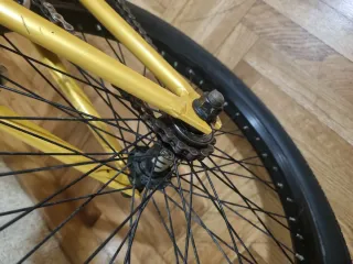 Bicicleta BMX dorada