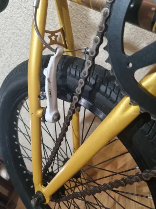 Bicicleta BMX dorada