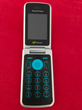 Teléfono Sony Ericsson Azul y Plateado