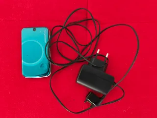 Teléfono Sony Ericsson Azul y Plateado