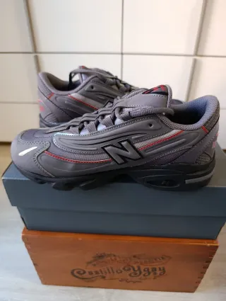 New Balance 1000 unisex gris/rojo talla 39