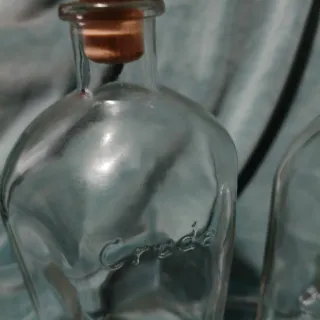 2 bottiglie in vetro con tappo in sughero