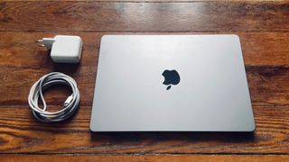 MacBook Air 13" - M2 - 16GB RAM - Enero 2024