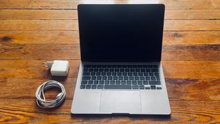 MacBook Air 13" - M2 - 16GB RAM - Enero 2024