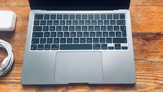 MacBook Air 13" - M2 - 16GB RAM - Enero 2024