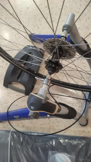 Rodillo Tacx Satori + Rueda 26' Shimano 9v