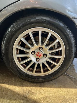 Llantas 15 4x100 con neumáticos nuevos