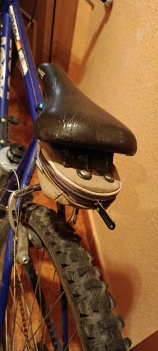 Bicicleta de montaña azul