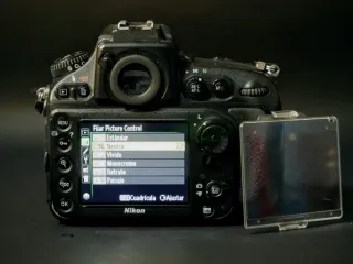 Nikon D800 cuerpo (Cámara Full Frame 36.3 MPX