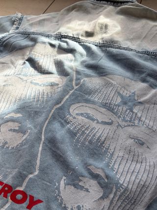Chaqueta vaquera desgastada