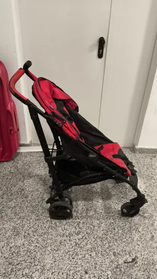 Carro plegable Chicco rojo y negro