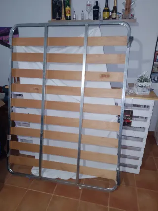 Somier de cama metálico y madera
