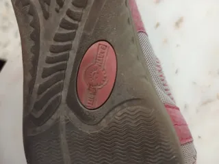 Sandalias rosas para niña