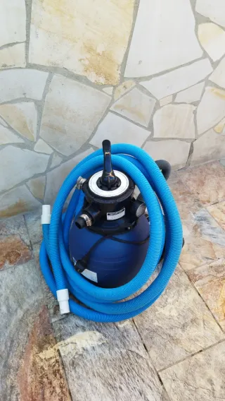 Depuradora de piscina con manguera