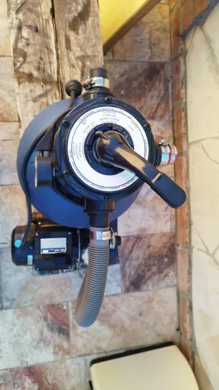 Depuradora de piscina con manguera