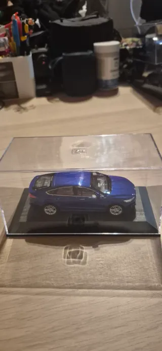 Coche miniatura Ford Mondeo azul Norev