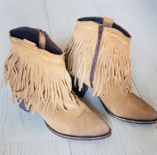 Botines flecos ante beige