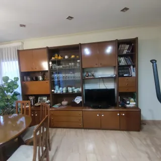 Comedor de madera y cristal