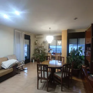 Comedor de madera y cristal